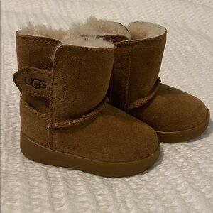 Baby Ugg boots with Velcro. Size 02/03.